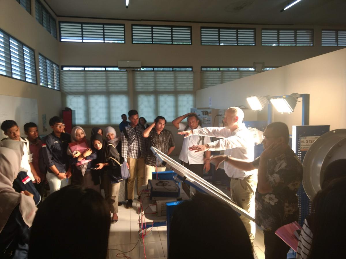 Students of Ambon State Polytechnic learning about solar panel wiring with NZMATES Engineer Keith Scoles. 