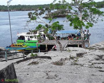 Kapal laut dari Dobo ke Erersin berangkat setiap Jumat sore 