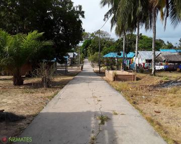 Desa Batu Goyang di siang hari 