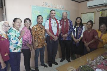 Delegasi kedutaan besar Selandia Baru bertemu dengan staff LSM lokal Heka Leka, LSM lokal penerima dukungan dana NZ Head of Embassy Funds 2019