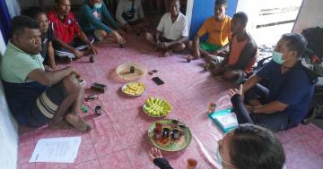 Tiba di Kolaha, Tim NZMATES diterima di rumah kepala desa 
