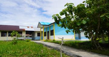 Sekolah Dasar Kolaha berada di kompleks yang sama dengan Sekolah Menengah Pertama