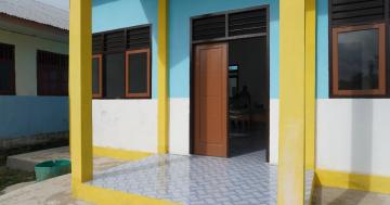 Gedung perpustakaan sekolah yang masih terbilang baru 