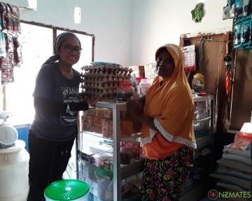 NZMATES staff visited a small kiosk di desa Batu Goyang Village untuk penilaian lapangan
